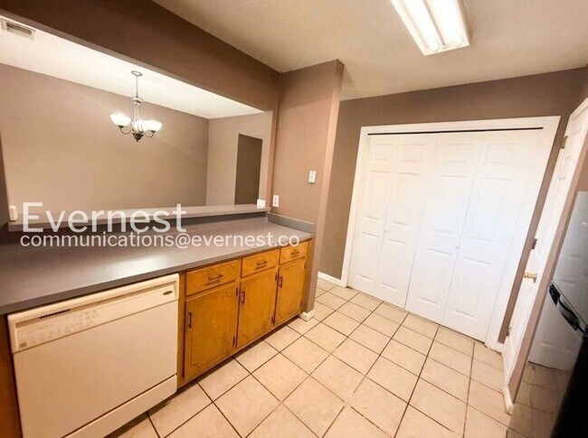 Foto del edificio - 2543 Hampstead Dr