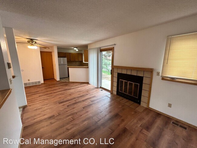 Building Photo - 2 br, 1.5 bath House - 7416 Alameda CT.