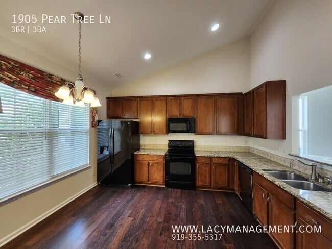 Foto del edificio - 1905 Pear Tree Ln