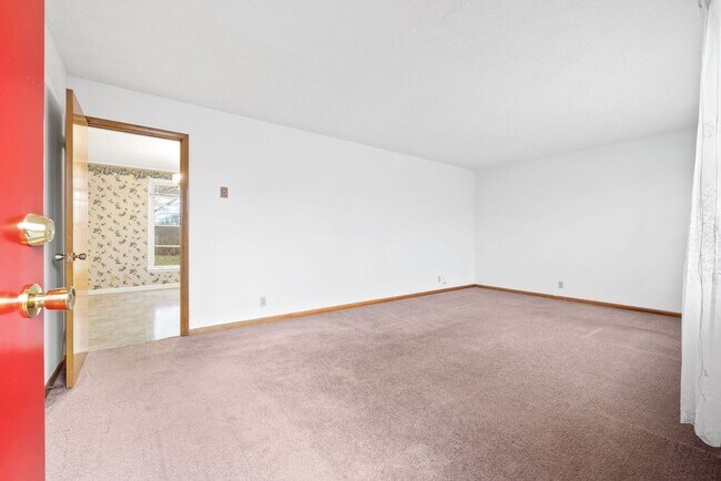 Foto del edificio - 3 Bedroom 1 1/2 Bath Home For Rent Near Madison Street!