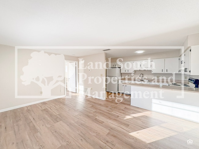 Foto del edificio - 817 W Carole St