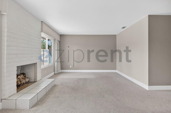 Foto del edificio - 13333 Rollin Glen Rd