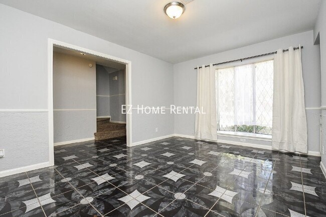 Building Photo - 4811 Shatner Dr