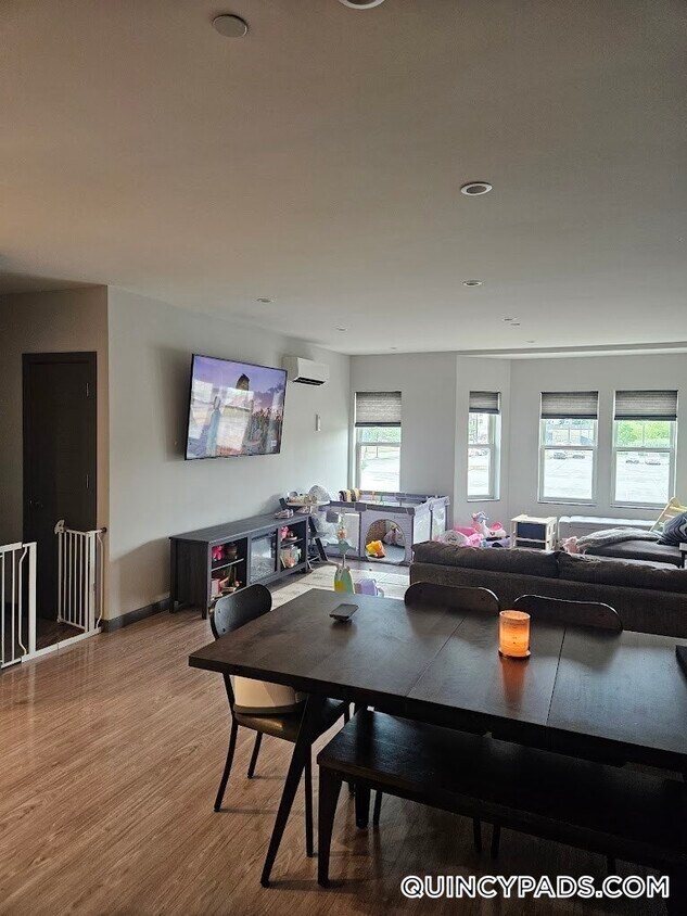 Foto principal - 145 Newbury Ave