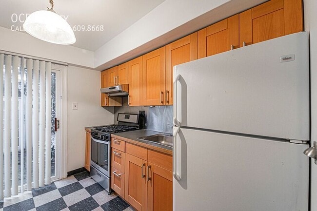 Building Photo - 2013 Moravian St