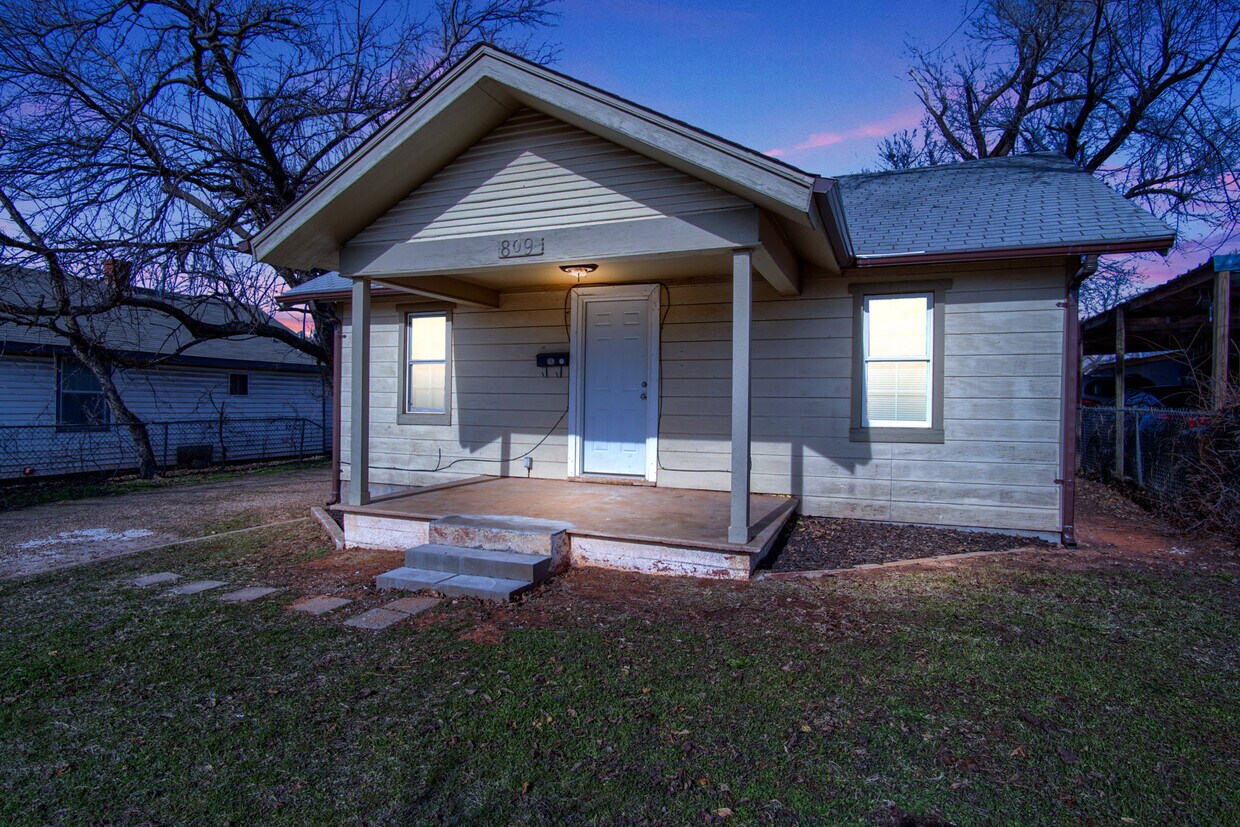 Foto principal - 809 SE 32nd St