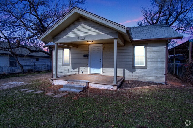 Building Photo - 809 SE 32nd St