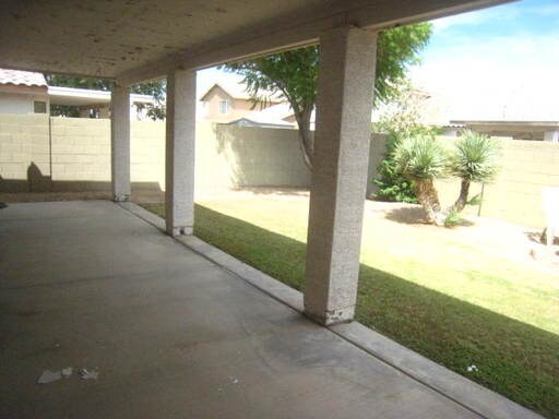 Building Photo - 160 W Shamrock St