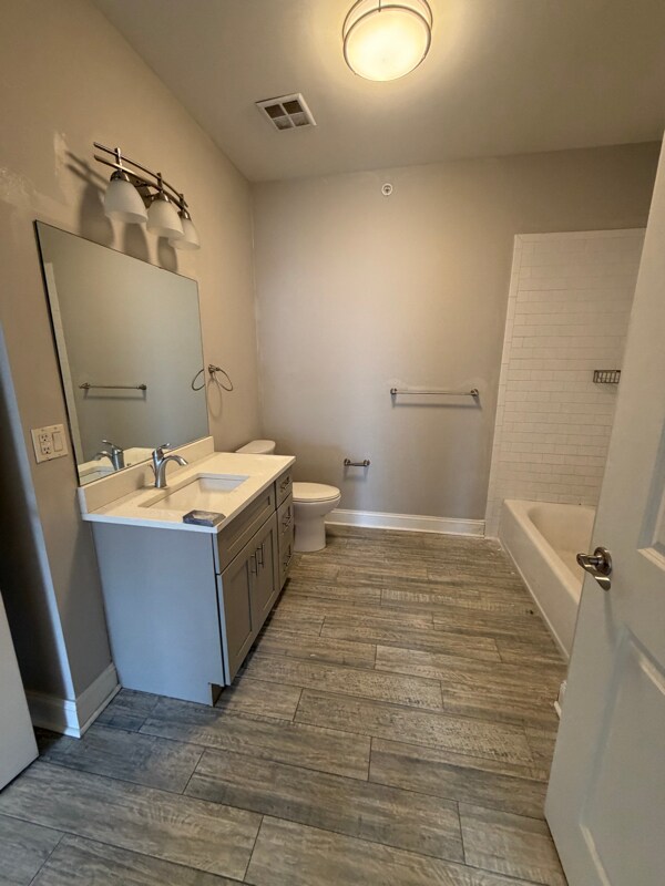 Building Photo - 742 Park Ave