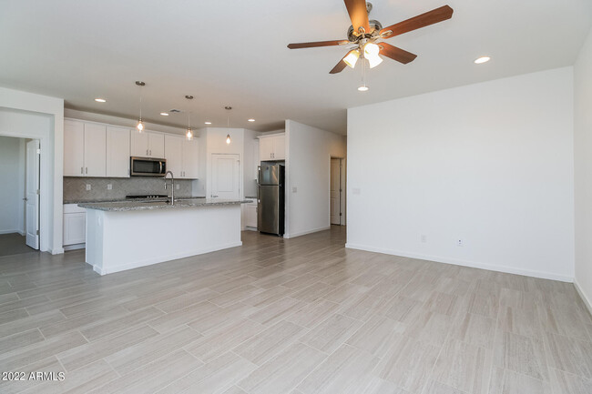 Building Photo - 4504 Stonecrop Dr