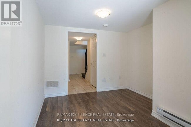 Photo du bâtiment - 527 Fir Ct.