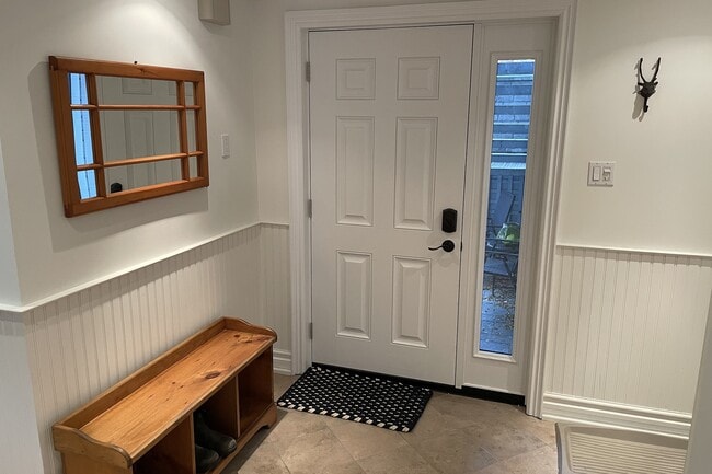 Building Photo - 871 Suncrest Cir