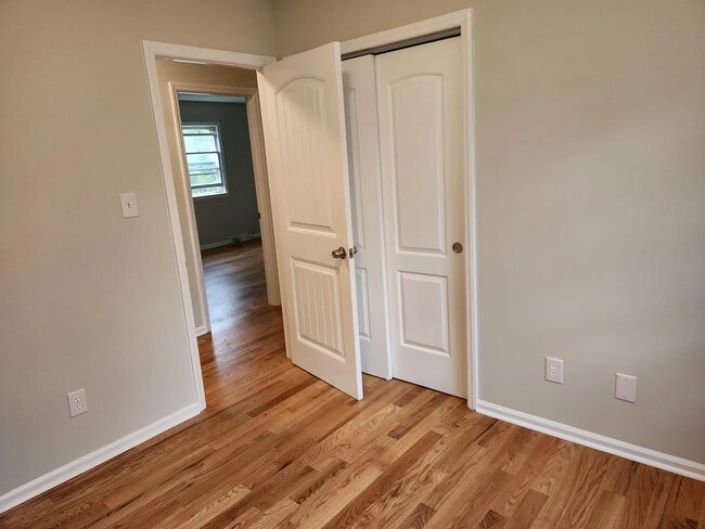 Foto del edificio - Newly remodeled throughout 4 bed 2 bath br...