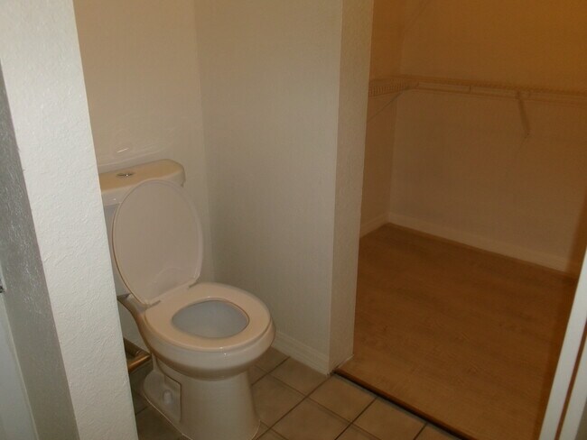 Foto del edificio - 6300 Raleigh St