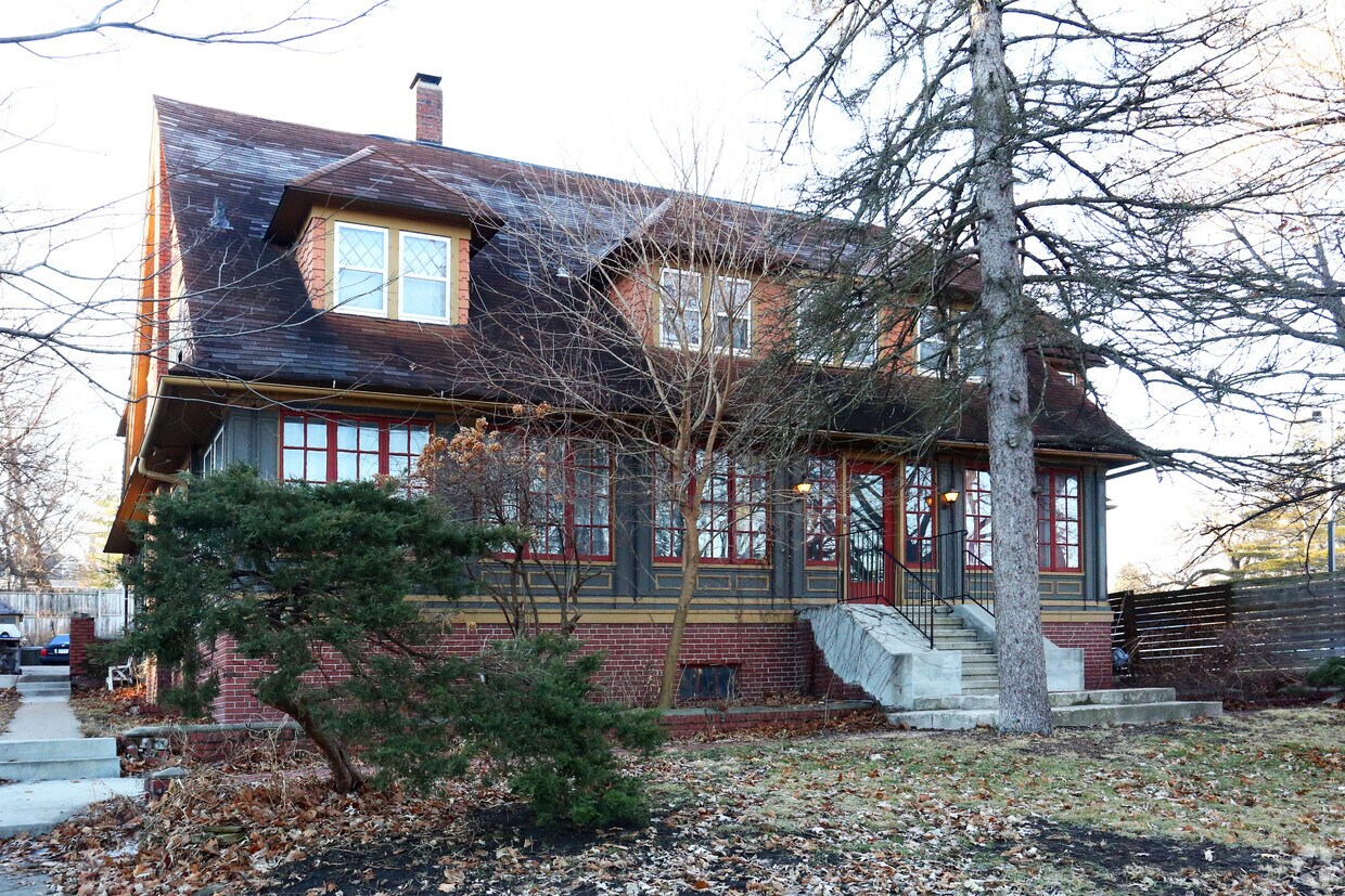 2500 Grand Ave, Des Moines, IA 50312 Apartments in Des Moines, IA