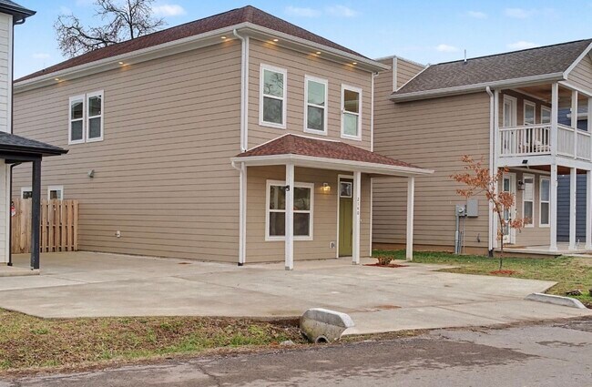 Building Photo - 2140 18th Ave N