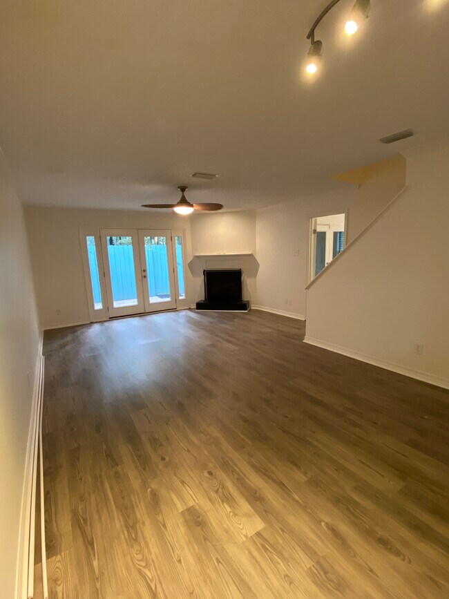 Foto del edificio - 49 Summer Oaks Dr