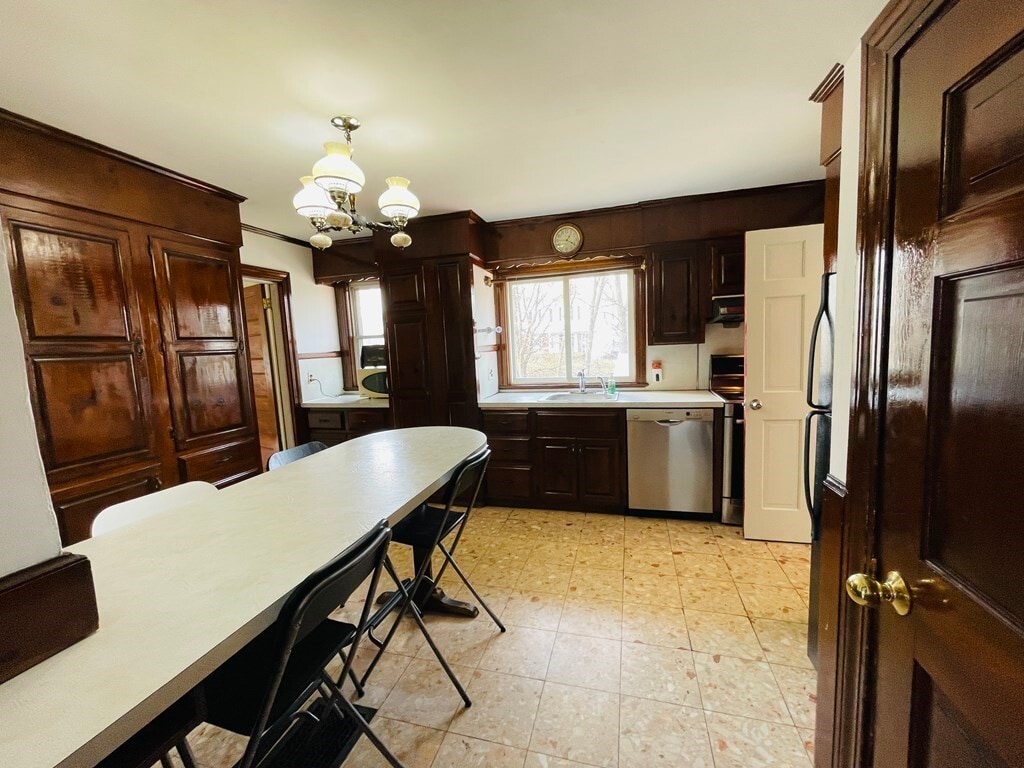 100 Elm St Unit 1, Quincy, MA 02169 Apartments in Quincy, MA