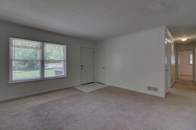 Building Photo - 10252 Foxfire Terrace
