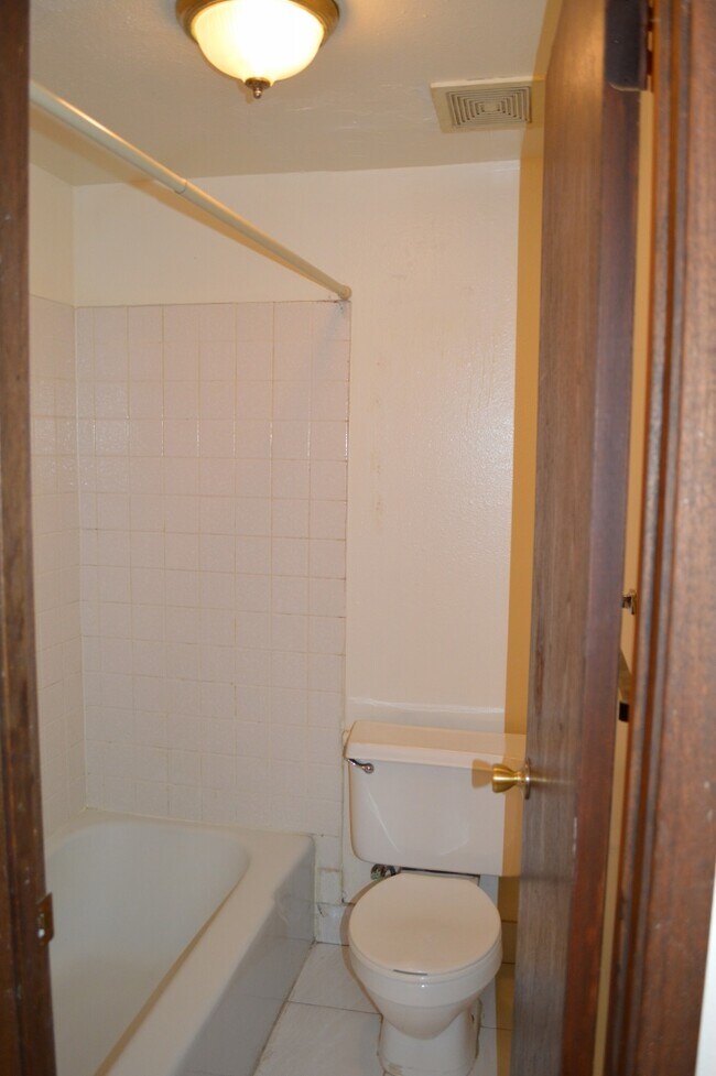 Building Photo - 4370 Highland Dr