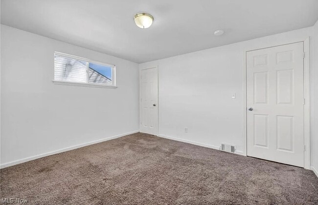 Building Photo - 3004-3006 Cromwell Dr