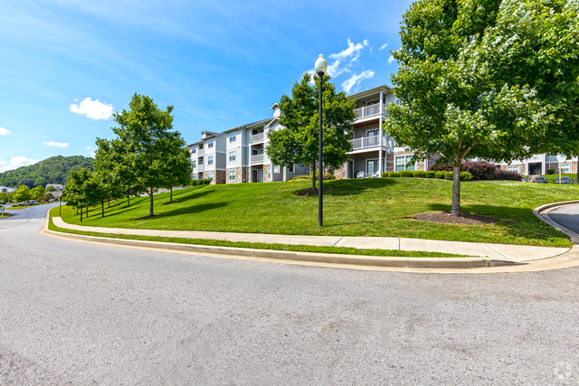 Building Photo - Vantage Pointe at Marrowbone Heights