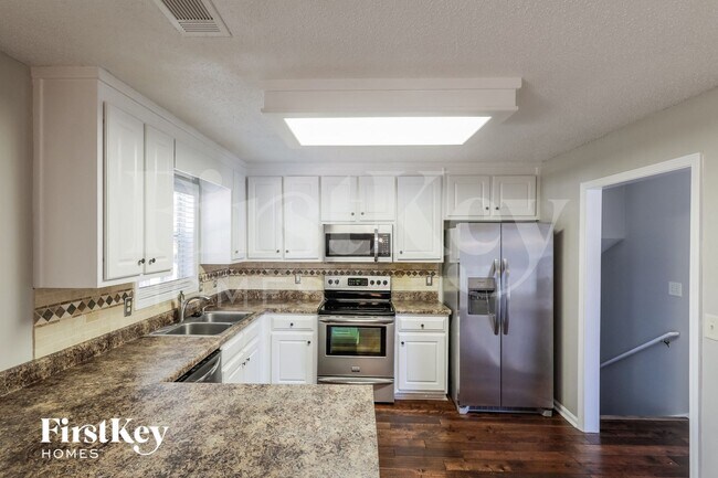 Foto del edificio - 453 Jasmine Dr