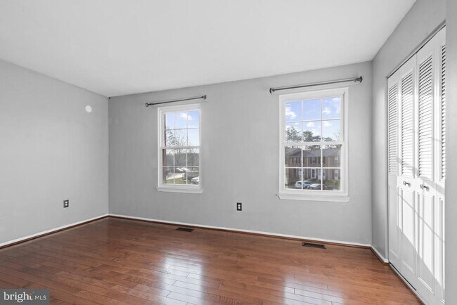 Foto del edificio - 6234 Ducketts Ln