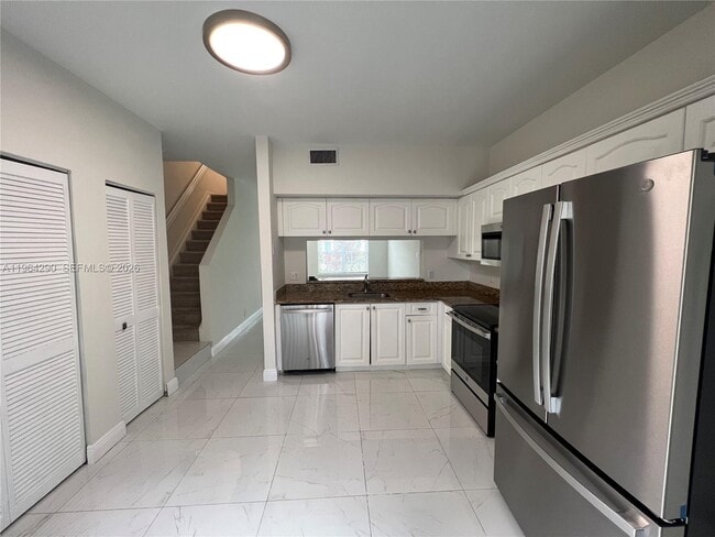 Foto del edificio - 9820 NW 56th Pl