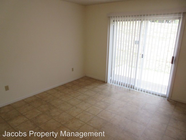 Foto del edificio - 4901-4903 W Millbrook Dr