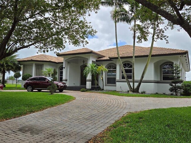 Foto del edificio - 15342 SW 17th St