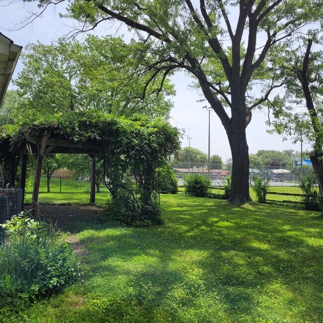 Foto del edificio - 670 Farrington Dr