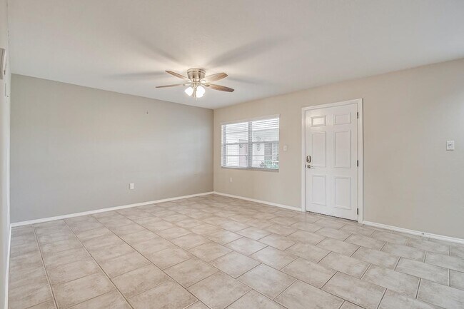 Foto del edificio - 460 Base Ave E