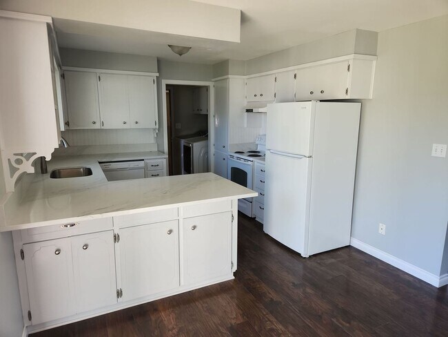 Foto del edificio - 2 Bedroom 1.5 Bath Washer Dryer Included i...