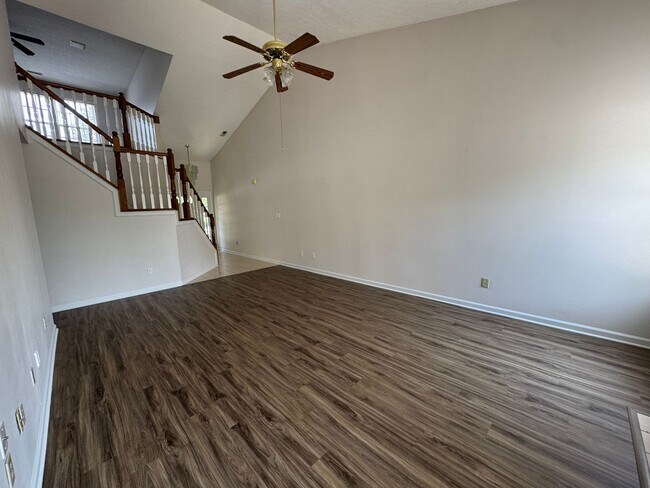 Building Photo - 9847 Cranberry Cir