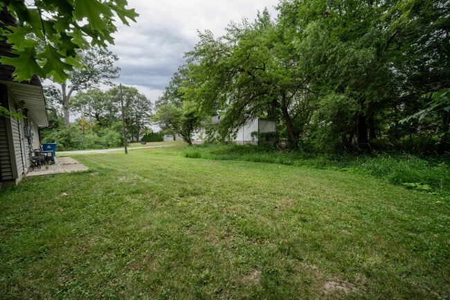 Building Photo - 7112 W 137th Ln