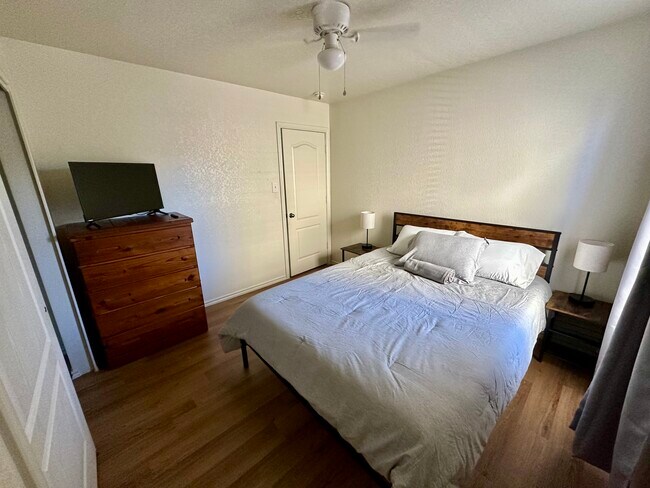 Foto del edificio - 5503 Harefield Dr