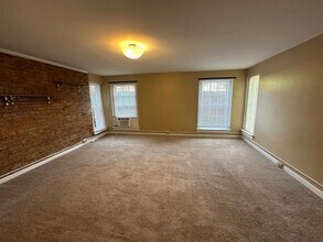 Building Photo - 895 Mulberry St