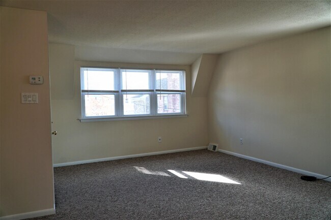 Building Photo - 5468 Vicaris St