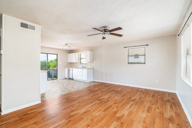 Building Photo - 208 Berry Way