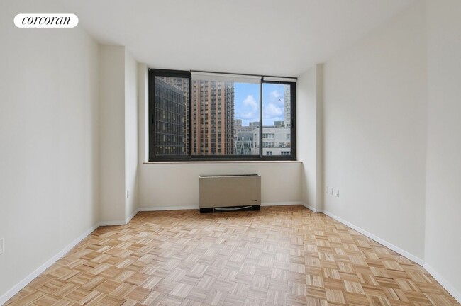 Foto del edificio - 2000 Broadway