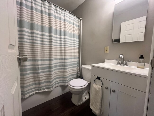 Building Photo - 3 Bedroom Home With A Large Fully-Fenced Yard