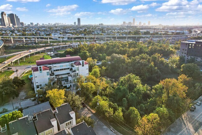 Foto del edificio - 102 Quitman St