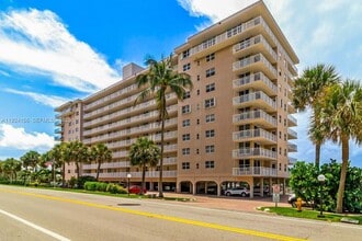 Building Photo - 1050 Hillsboro Mile