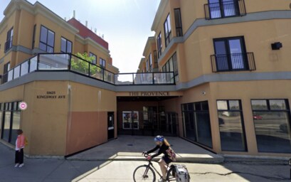 Photo du bâtiment - 10625 Kingsway NW