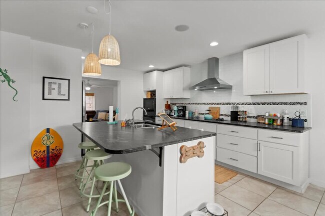 Foto del edificio - 1345 Bayshore Dr