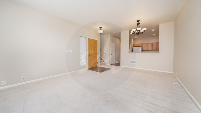 Foto del edificio - Two Story End Unit Townhome in Stetson Hills