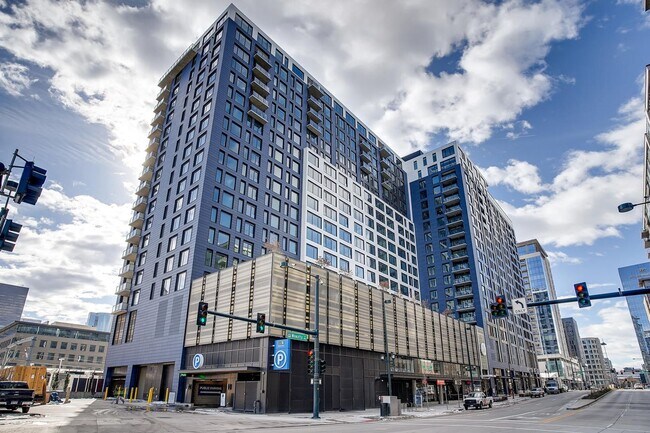Building Photo - Northwest Facing 1 bedroom, 1 bathroom Con...