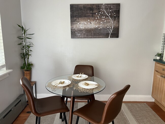 Foto del edificio - 3228-2 73rd St