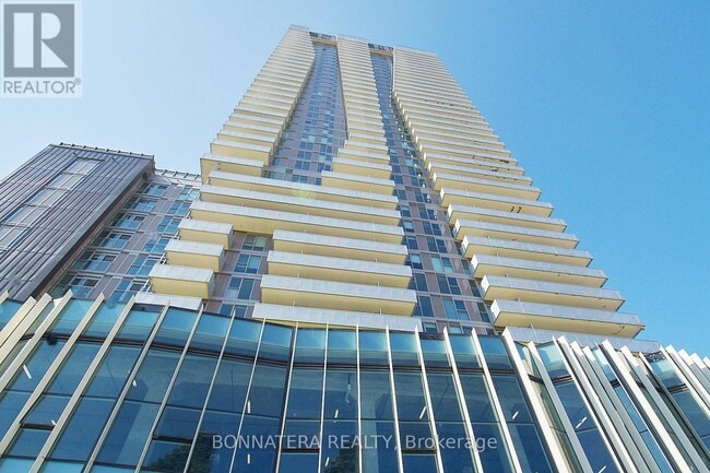 Building Photo - 20 Richardson St